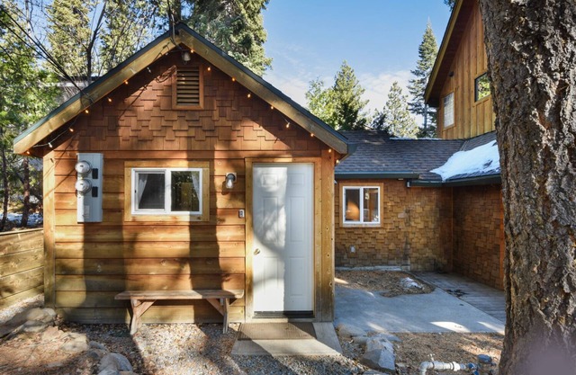 Pioneer Bungalow - Walk to Tahoe City