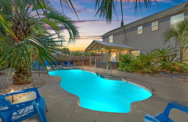 Pirates Cove - Private Pool, Seasonal Hot Tub, Game Room, Close to Beach, Pets OK