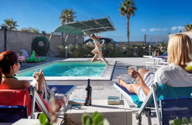Pistacchio - 2-bedroom apartment with large lateral sea view terrace and pool in the garden