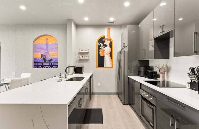 *Pixie Dust Penthouse* Totally Remodeled, Luxury 4th floor Condo