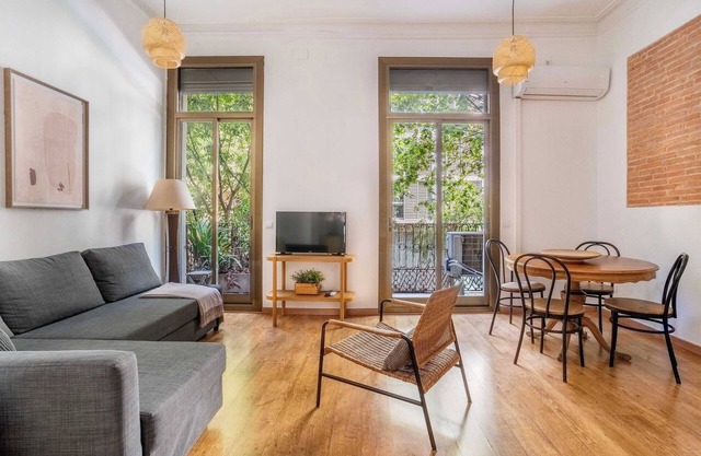 Pl Universitat Bright and cozy 2BD - 2BTH