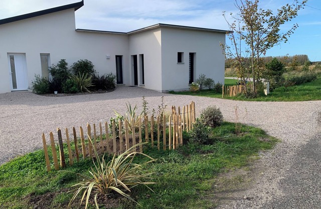 Plain Pied Jardin +parking Proche Plage et Champs