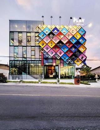 Play Poshtel & Cafe'