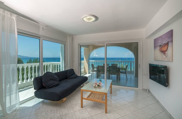 Playa Del Zante - 2 Bedroom Sea View Apartment, Playa del Zante
