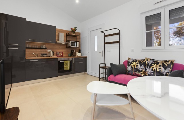Pleasant Stay at La Casa 177 - 4 | Private Balcony, Wi-Fi, Air Conditioning