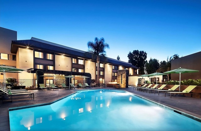 Pleasant Stay, Convenient Location! Short Drive to Rosicrucian Egyptian Museum!