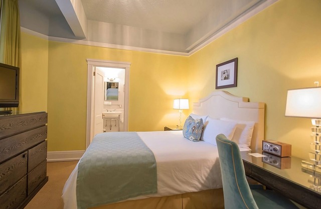 Pleasant Stay! Pet-friendly Accommodation Close to Powell's City of Books!