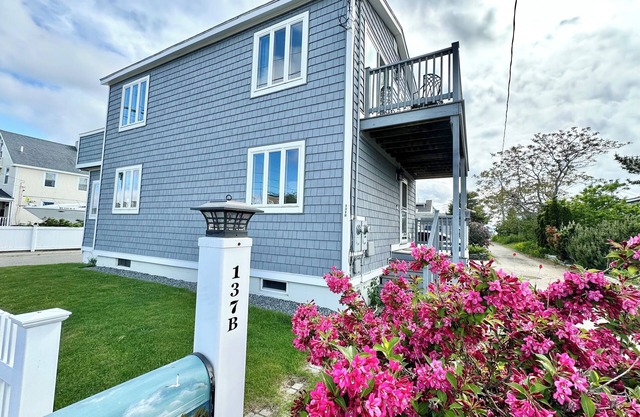 Plum Island Cottage 2 BR, walk to beach