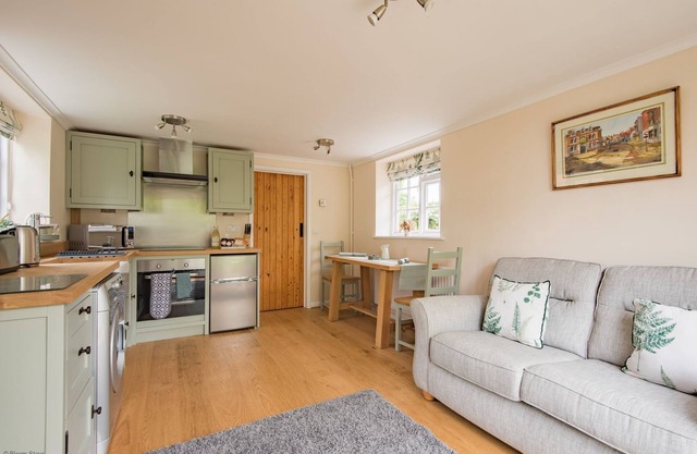 Plum Pudding Stables by Bloom Stays - sleeps 2 guests in 1 bedroom