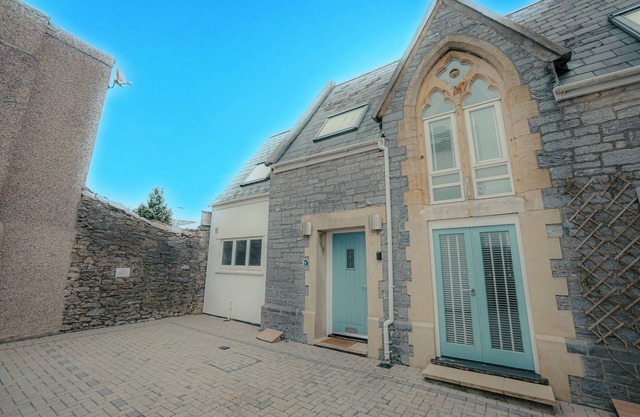 Plymouth City Centre Location and Free Parking.