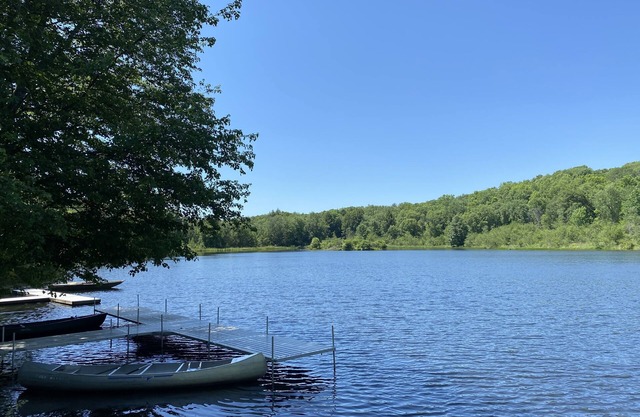 Pocono Mountain Cottage on Private 10 acre lake & 100 acre grounds