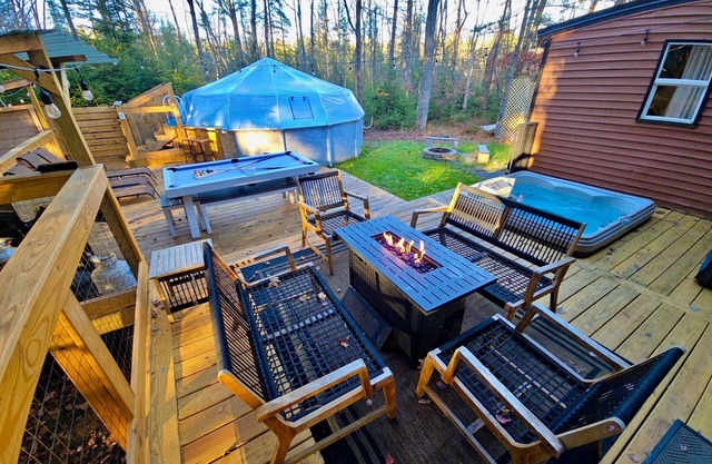 Poconos Cottage Heated Pool w/Winter Dome Hot Tub Game Room