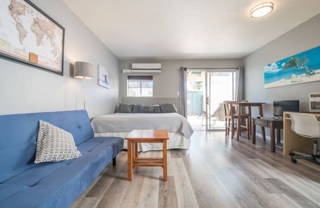 Point Loma Studio w/kitchen, private entrance, and private yard