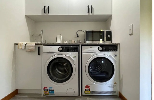 Pomare cosy bush cabin 850m from Hi-way2 exit, w/i terrace&sea view, 2km-city