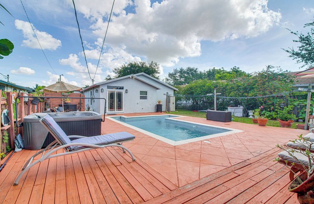 Pompano Beach Bungalow w/Private Pool!