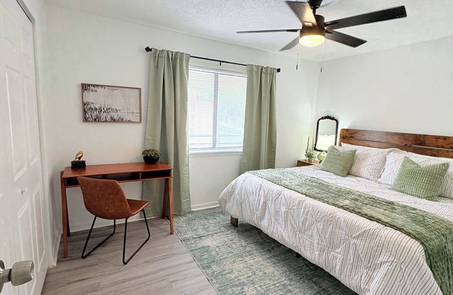 Pool/3min walk to FSU campus-sport stadiums/Gated/2 king beds/CollegeTown .6mile