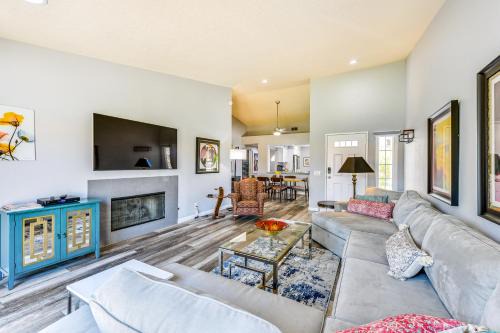 Pool Access Newly Renovated Palm Desert Condo