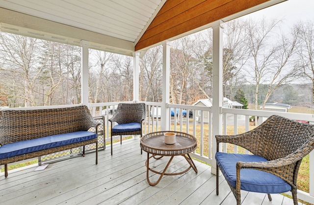 Pool Access + Views: Serene Cottage at Lake Norman