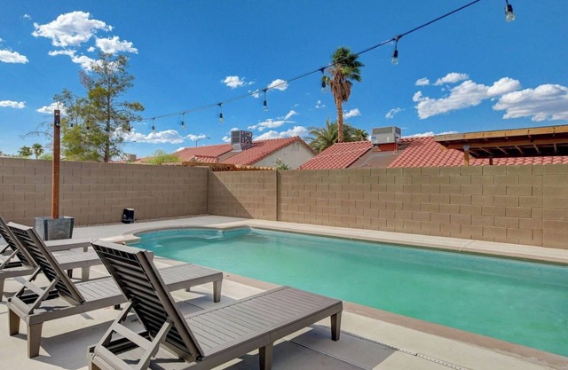 Pool and Arcade 4BR Vacation!