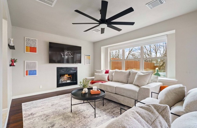 Pool, Games, King Suite - 3BR Epic Chill Stay