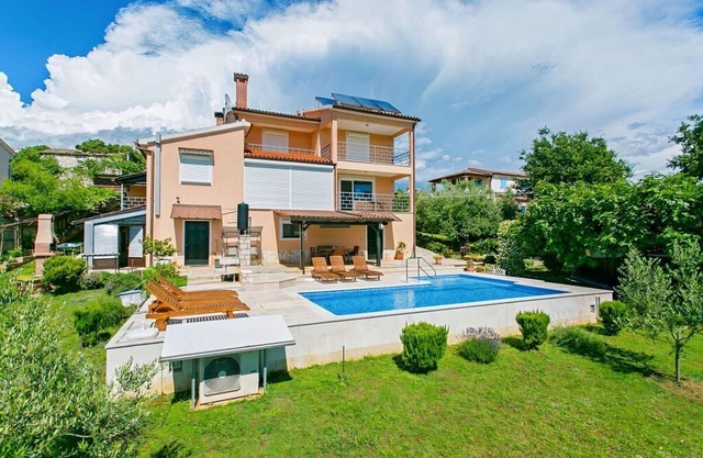 Pool, garden, quiet location, beautiful outdoor view