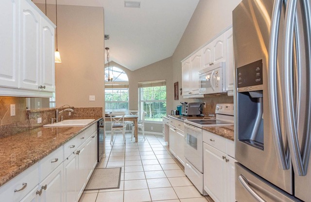 Pool Home Close to Beach