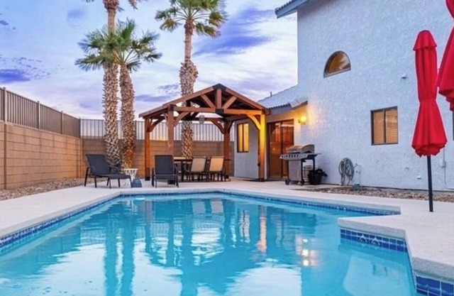 Pool Home! just MINUTES to Laughlin, Casinos, Colorado River, Lake Mohave