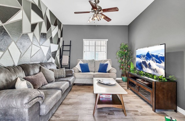 *POOL*HOT TUB*GRILL*KING/QUEEN BEDS*