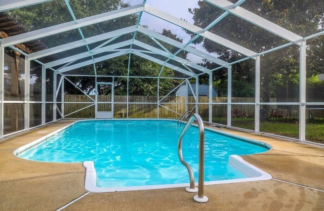 Pool House, Short Drive to Beach, Grill, Smart TV