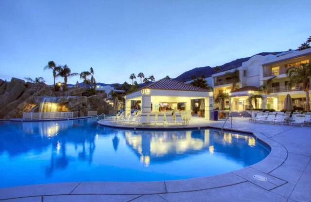 #Pool Paradise! Waterfalls and Poolside Bar & Grill!