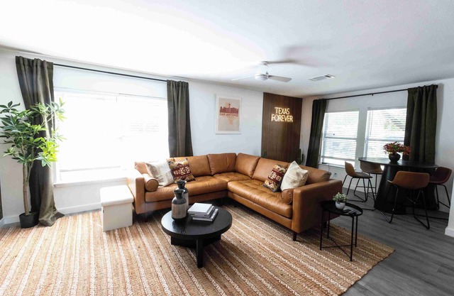 Pool! Pickleball! Fire Pit! Games! at lovely SATX Oasis