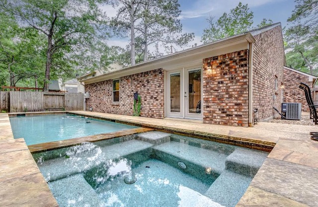 Pool & Spa! Whimsical Heart of The Woodlands