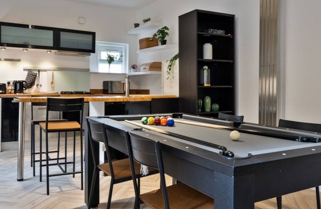 Pool Table|High End Apartment|2 Beds|4 Guests|Wifi