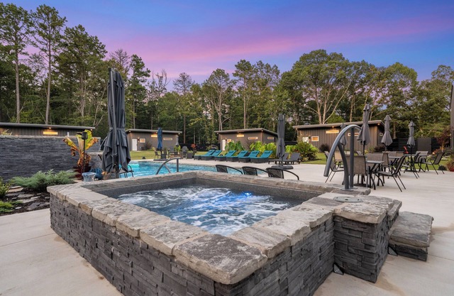Poolside Paradise for Grown-Ups – Hot Tub, Fire Pit, and Chill Vibes Home 2