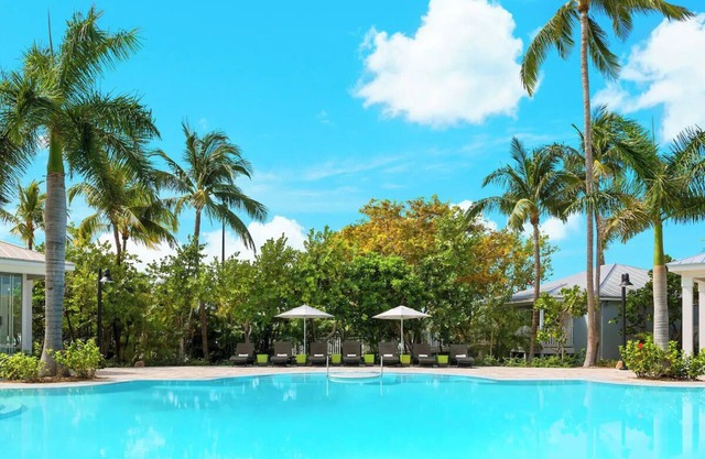 Poolside Paradise l Fire Pits, Lawn Games, Live Music & Endless Fun