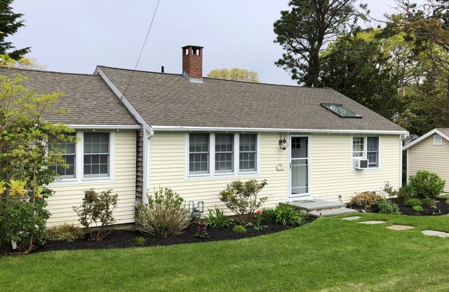 Popponesset-3 Bed, 1 bath, outdoor shower. Ten house walk to Bluff Ave beach