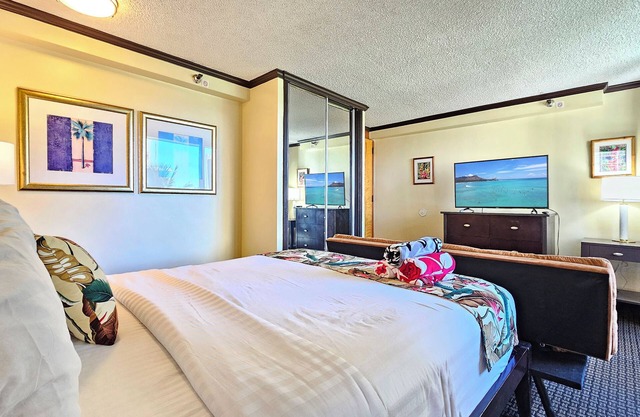 Popular self-contained Apartment in Waikiki Sleeps 2-3 guests.