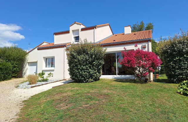 Pornic is all within walking distance: the old port, the sea, the Château and the shops.