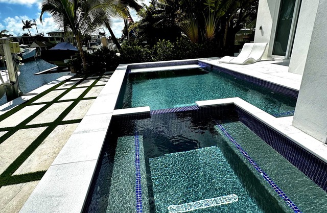 Port Antigua NEW Luxury one bedroom/2 bath apt with pool/spa/steam in Islamorada