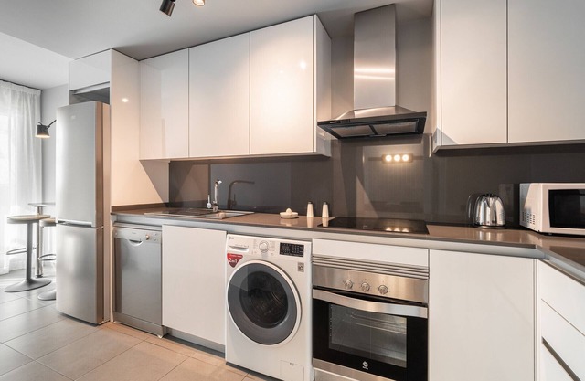 Port Forum 3-Bedroom Apartment with Terrace