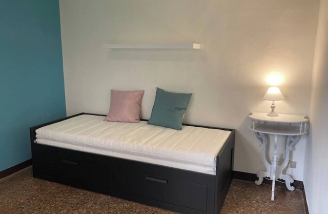 "Portico dei Servi": Central Historical Apartment