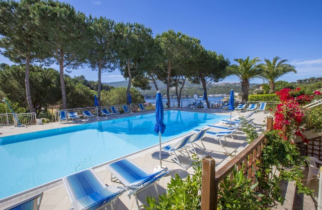 Porto Azzurro with swimming pool - Two-room apartment in a small residence