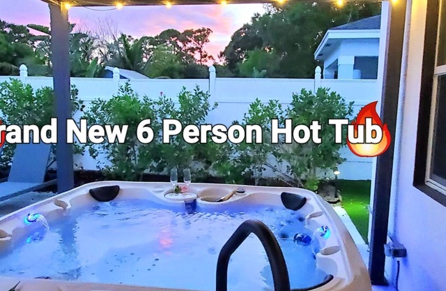 POSHPADZ Hibiscus Villa Hot Tub, 3 Bed, Priv Pool, Nr Beach, BBQ, Putting Green