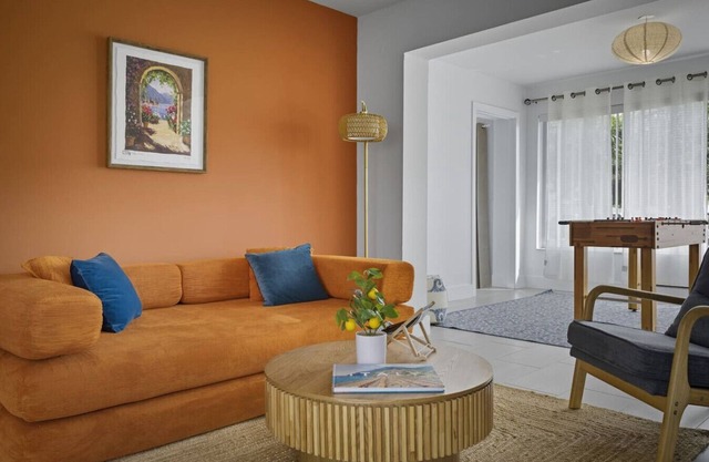 Positano Villa I Waterfront & Grill I 10 min Beach