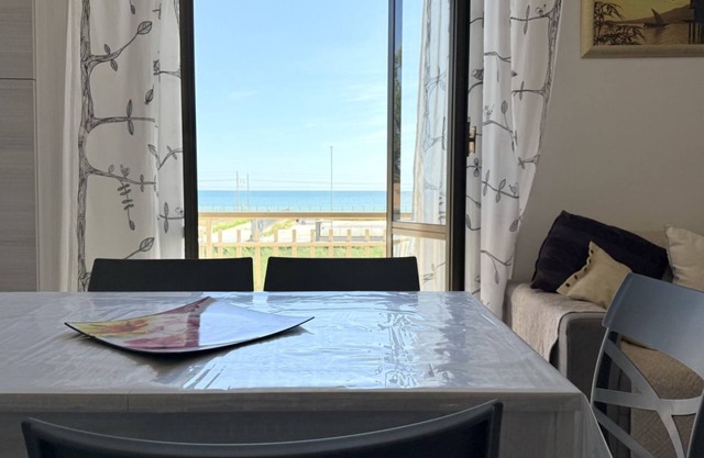 PP07 – Porto Potenza, Three-Room Apartment with Sea View and Air Conditioning