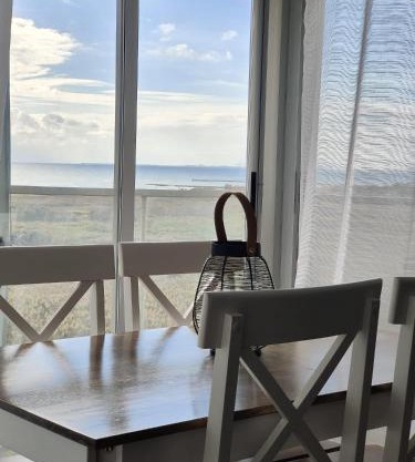 Precioso apartamento residencial con vistas al mar