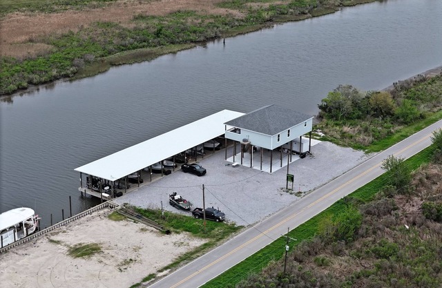 Premier Bowfishing Lodge