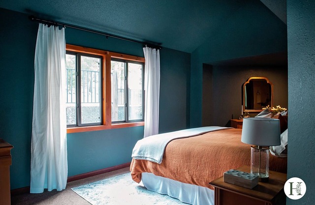 Premier Location! Villa in Tree Tops of Holiday Shores with boat slip!