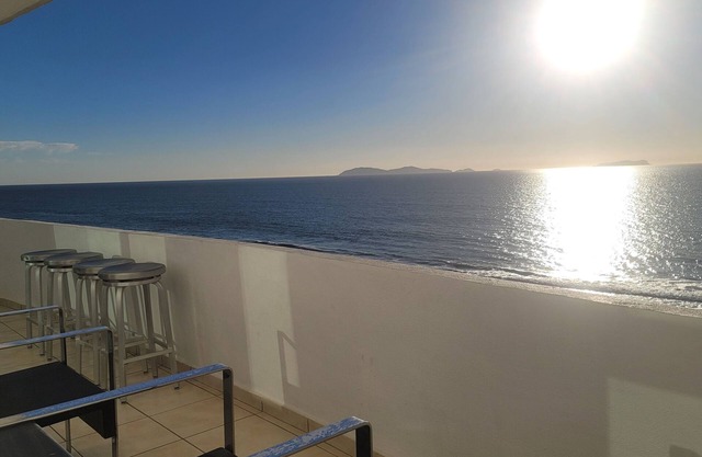 Premier Oceanfront Closest To The Water - Ocean Islands Dolphins!