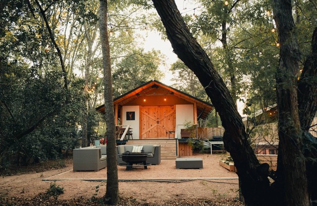 Premium Lakefront Cabin #2: The Magnolia (Austin)
